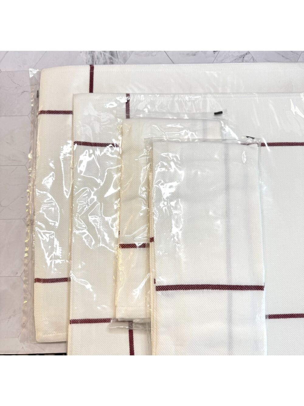 NIP Pampered Chef Placemats & Napkins White & Red Window Pane Set of 4 Each EUC
